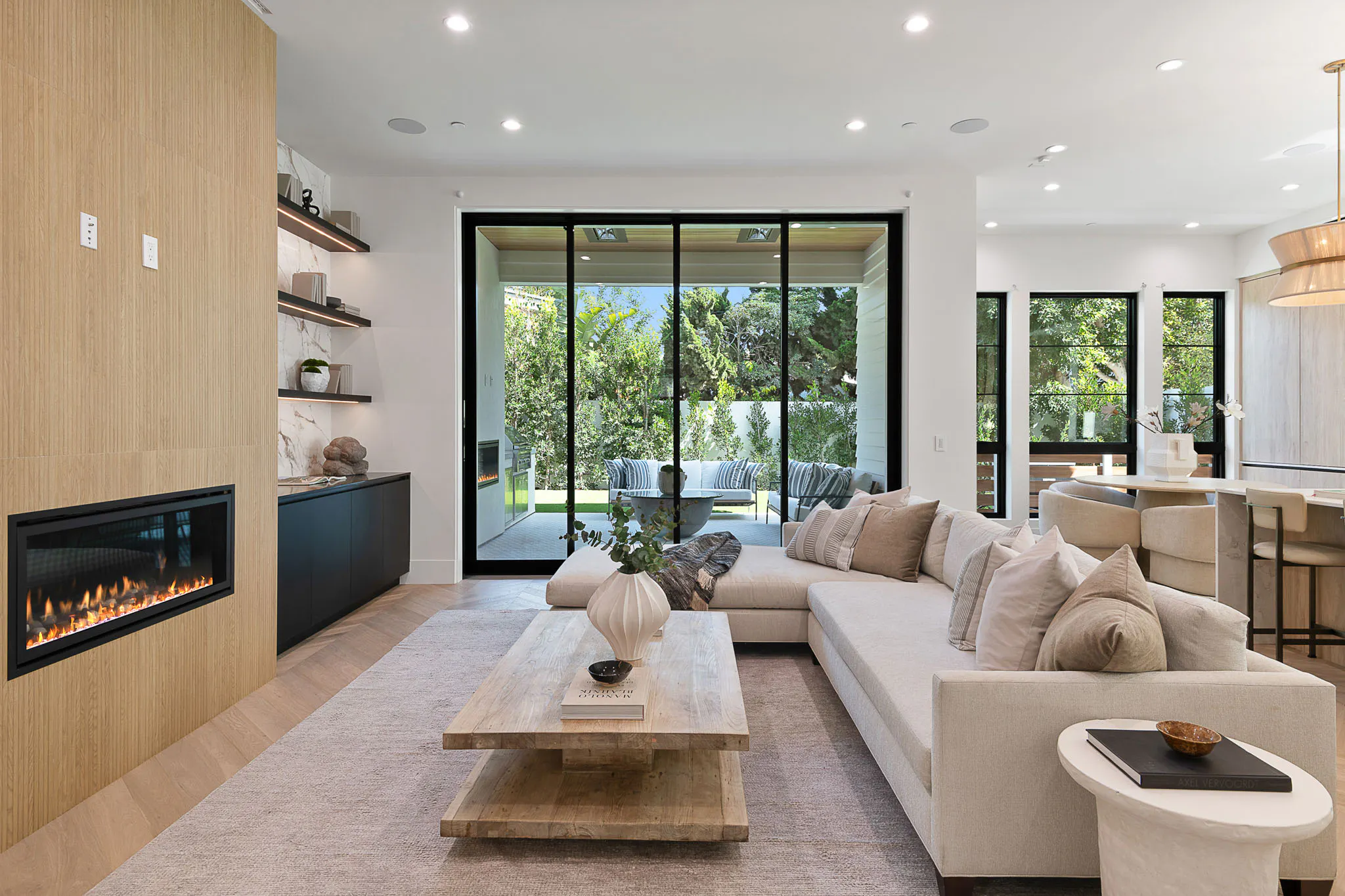 Meridith-Baer-Home-Home-Staging-California-Laurel-Modern-Luxury-Homes-Great-Room
